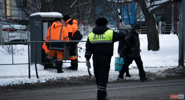 Инспекторы ГИБДД задержали в Екатеринбурге двух автоугонщиков