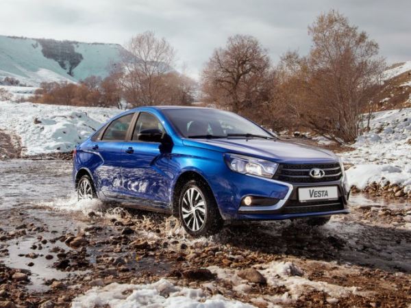 Новые автомобили Lada Vesta временно будут в дефиците