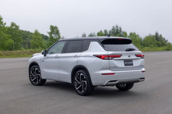 Новый Mitsubishi Outlander PHEV представлен официально