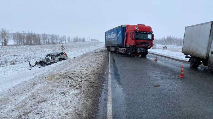 Под Оренбургом в результате ДТП погибли два человека
