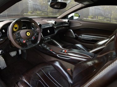 Посмотрите на новую Ferrari с полным приводом. Она такая одна