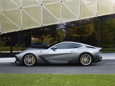 Посмотрите на новую Ferrari с полным приводом. Она такая одна