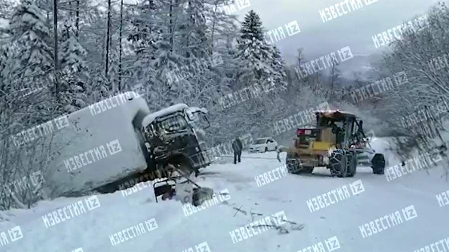 Застрявший под Хабаровском дальнобойщик рассказал об отсутствии помощи
